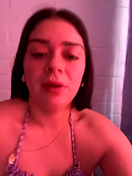 Snapshot of cami_lorena chatting on 11/23/25, 01:00 cami lorena online show from 11/23/25, 01:00