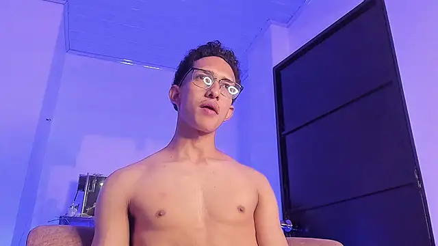 Snapshot of Cj_davis_ chatting on 11/13/25, 04:00 Cj davis online show from 11/13/25, 04:00