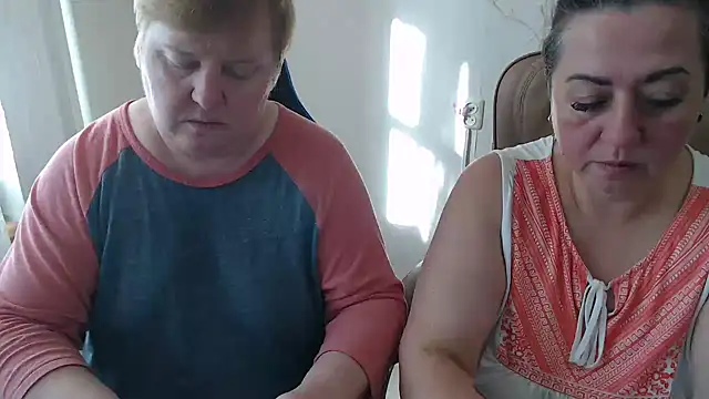 Snapshot of Bertie_Adeline chatting on 10/30/25, 07:43 Bertie Adeline online show from 10/30/25, 07:43