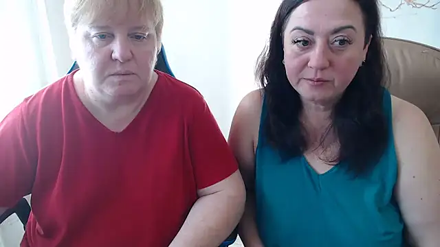 Snapshot of Bertie_Adeline chatting on 10/31/25, 08:04 Bertie Adeline online show from 10/31/25, 08:04