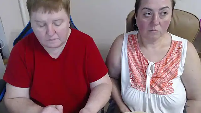 Snapshot of Bertie_Adeline chatting on 11/15/25, 02:24 Bertie Adeline online show from 11/15/25, 02:24