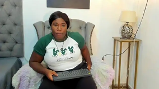 nahiroby ebony online show from 11/21/25, 07:12