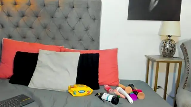 nahiroby ebony online show from 12/03/25, 07:56