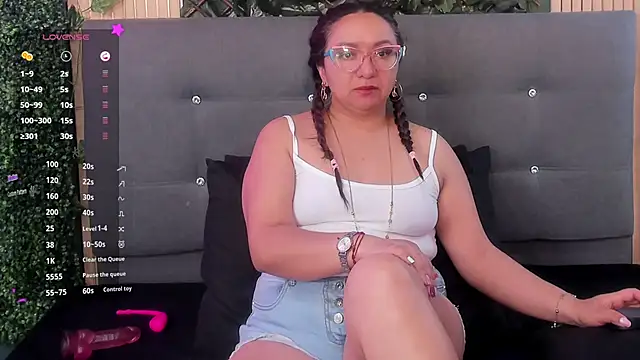Snapshot of leyla_smithh chatting on 09/09/25, 12:26 leyla smithh online show from 09/09/25, 12:26