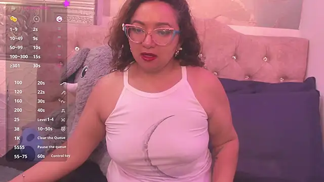 leyla smithh online show from 10/24/25, 03:14
