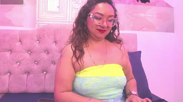 leyla smithh online show from 10/27/25, 12:20