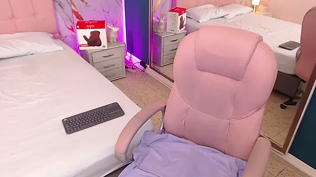 Snapshot of Red_kytty6 chatting on 11/17/25, 03:18 Red kytty6 online show from 11/17/25, 03:18