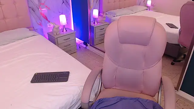 Snapshot of Red_kytty6 chatting on 11/20/25, 03:56 Red kytty6 online show from 11/20/25, 03:56