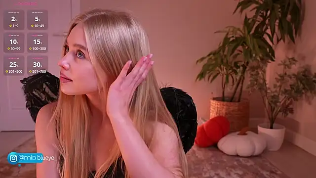 Miablueye online show from 10/30/25, 12:17