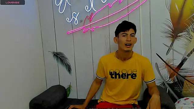 Holdme Hot online show from 10/05/25, 04:11