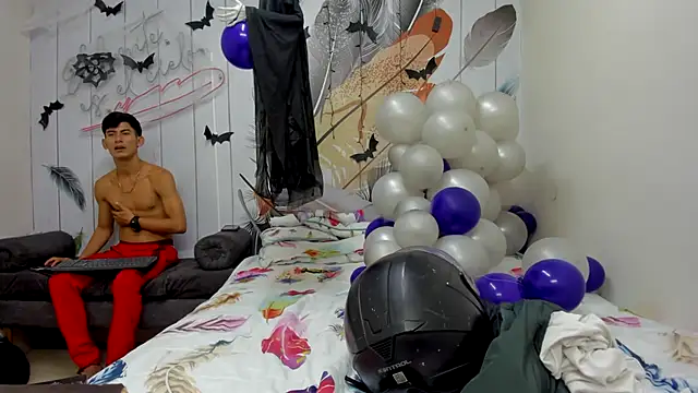 Holdme Hot online show from 10/11/25, 03:17