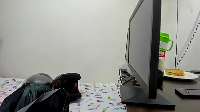 Holdme Hot online show from 10/20/25, 04:02