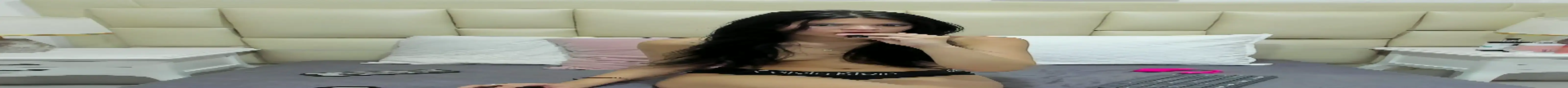 Snapshot of SkinnyGirl_28 chatting on 10/18/25, 07:14 SkinnyGirl 28 online show from 10/18/25, 07:14