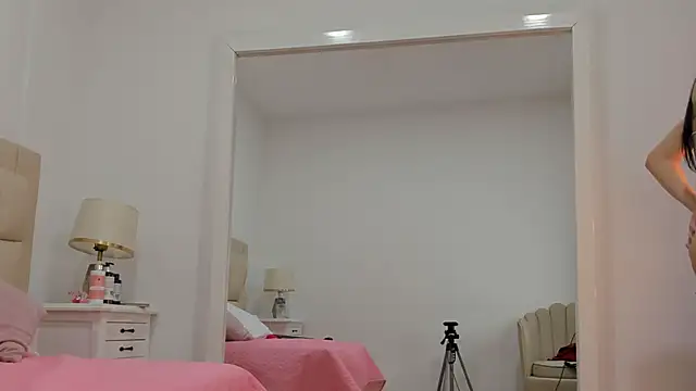 Snapshot of SkinnyGirl_28 chatting on 10/22/25, 08:41 SkinnyGirl 28 online show from 10/22/25, 08:41