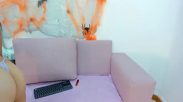 Snapshot of Zai_zuleta chatting on 10/11/25, 12:26 Zai zuleta online show from 10/11/25, 12:26