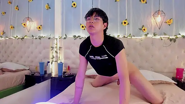 AleAurarashi online show from 10/08/25, 12:19