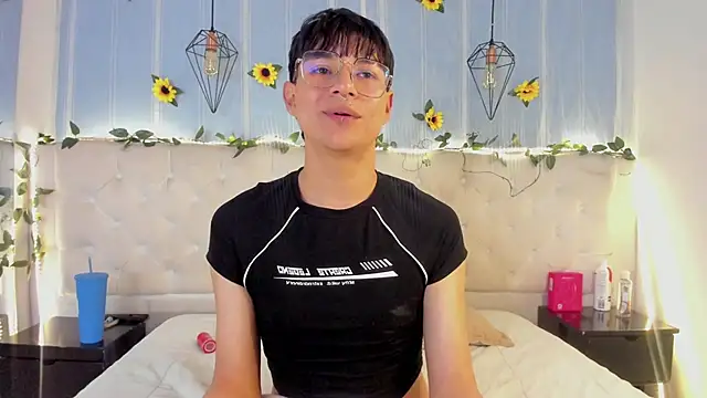 AleAurarashi online show from 10/14/25, 07:31