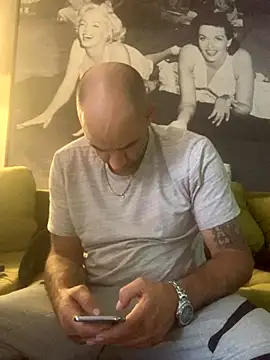 Hothotboyg online show from 10/09/25, 11:25