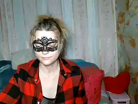 Miss Nona online show from 12/17/25, 01:39