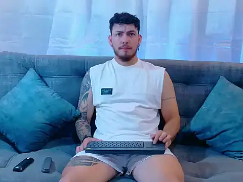 Snapshot of JaxRagnar088 chatting on 10/17/25, 10:45 JaxRagnar088 online show from 10/17/25, 10:45