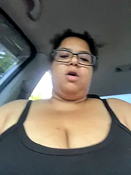 Snapshot of wishuhope4 chatting on 10/13/25, 01:33 wishuhope4 online show from 10/13/25, 01:33