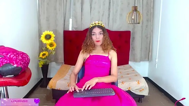 Snapshot of luisa__torres chatting on 11/07/25, 03:17 luisa torres online show from 11/07/25, 03:17