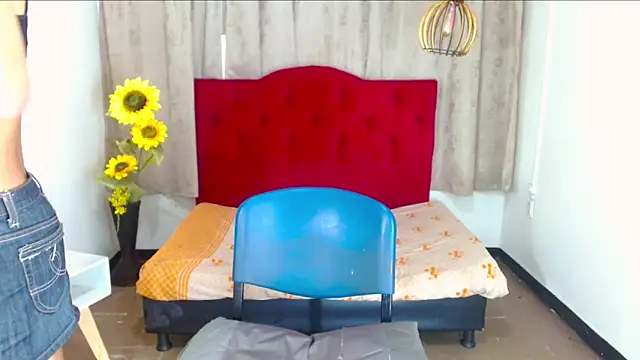 Snapshot of luisa__torres chatting on 11/23/25, 03:17 luisa torres online show from 11/23/25, 03:17