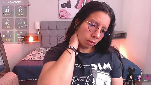 sophia reyes  online show from 09/12/25, 02:11