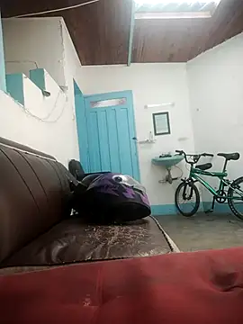 Snapshot of _yefez chatting on 11/18/25, 06:34 yefez online show from 11/18/25, 06:34