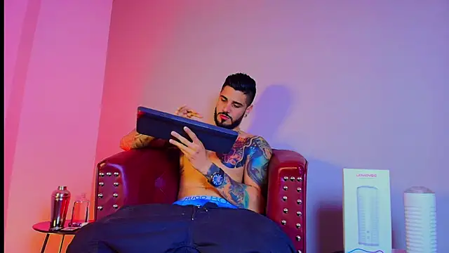 amodeus bael  online show from 10/06/25, 01:47