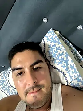 Snapshot of Garces5H- chatting on 12/18/25, 06:30 Garces5H- online show from 12/18/25, 06:30