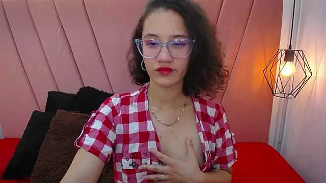 Snapshot of miss_m1a chatting on 09/23/25, 01:30 miss m1a online show from 09/23/25, 01:30