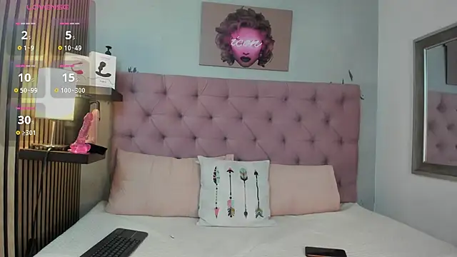 luna  dance online show from 10/18/25, 03:42