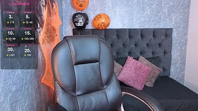 luna  dance online show from 10/30/25, 03:52