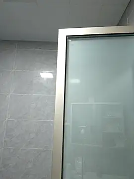 Snapshot of AAASuck chatting on 10/31/25, 02:29 AAASuck online show from 10/31/25, 02:29