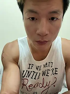 Snapshot of AAASuck chatting on 06/27/26, 12:33 AAASuck online show from 06/27/26, 12:33
