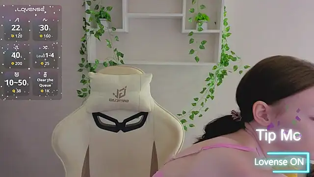 Snapshot of Jennie_Hunter chatting on 12/05/25, 09:40 Jennie Hunter online show from 12/05/25, 09:40