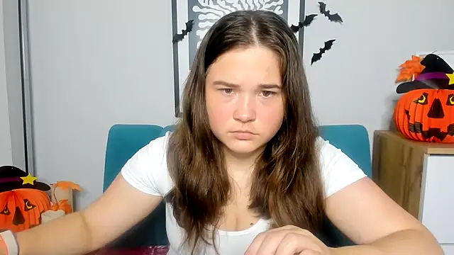 IsabellCharm online show from 10/23/25, 12:48