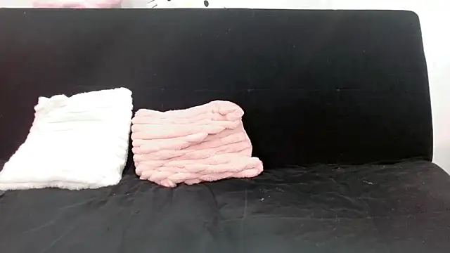 Snapshot of Emmahahaha17 chatting on 09/19/25, 03:24 Emmahahaha17 online show from 09/19/25, 03:24