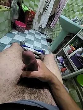 Snapshot of WelloffUpthrow chatting on 09/24/25, 07:50 WelloffUpthrow online show from 09/24/25, 07:50