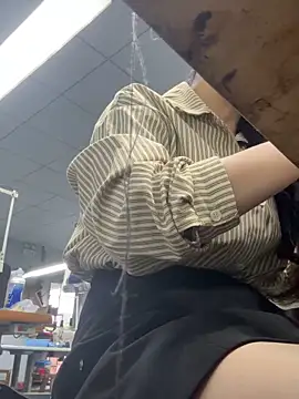 Snapshot of DHJM168 chatting on 10/30/25, 01:07 DHJM168 online show from 10/30/25, 01:07