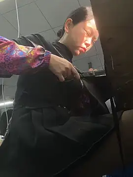 Snapshot of DHJM168 chatting on 11/21/25, 12:43 DHJM168 online show from 11/21/25, 12:43