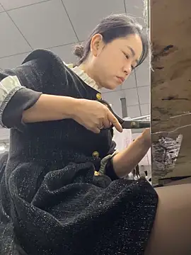 Snapshot of DHJM168 chatting on 11/27/25, 01:18 DHJM168 online show from 11/27/25, 01:18