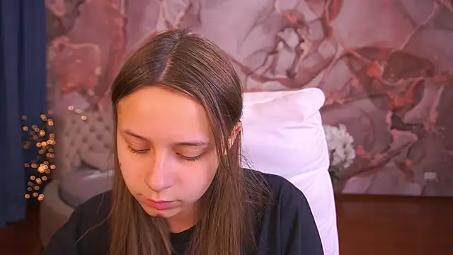 AnnaPearl online show from 10/03/25, 08:17