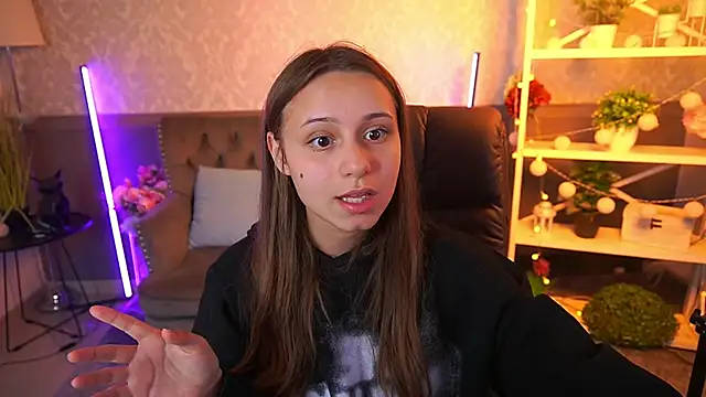 AnnaPearl online show from 10/04/25, 08:18