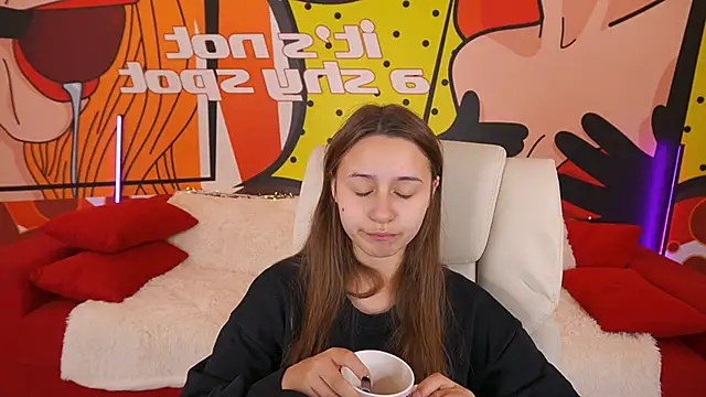 AnnaPearl online show from 10/24/25, 05:59