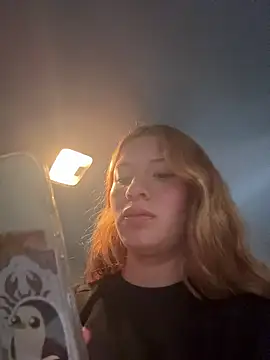 Snapshot of PussyLoversShow chatting on 10/24/25, 09:55 PussyLoversShow online show from 10/24/25, 09:55