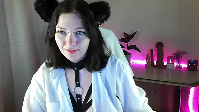 Snapshot of Liraras chatting on 09/12/25, 10:32 Liraras online show from 09/12/25, 10:32