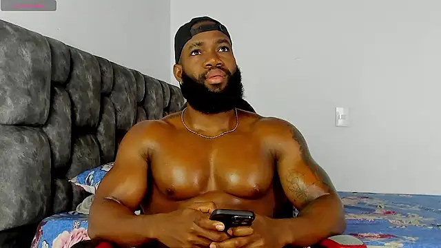 Snapshot of james_musclebbc chatting on 09/10/25, 12:38 james musclebbc online show from 09/10/25, 12:38