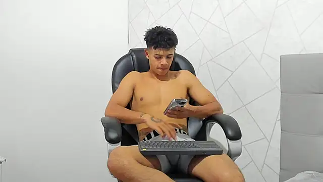 Alex Colton7 online show from 10/07/25, 01:58